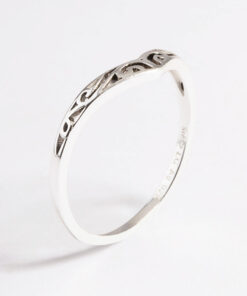 Swirl Detail Point Ring