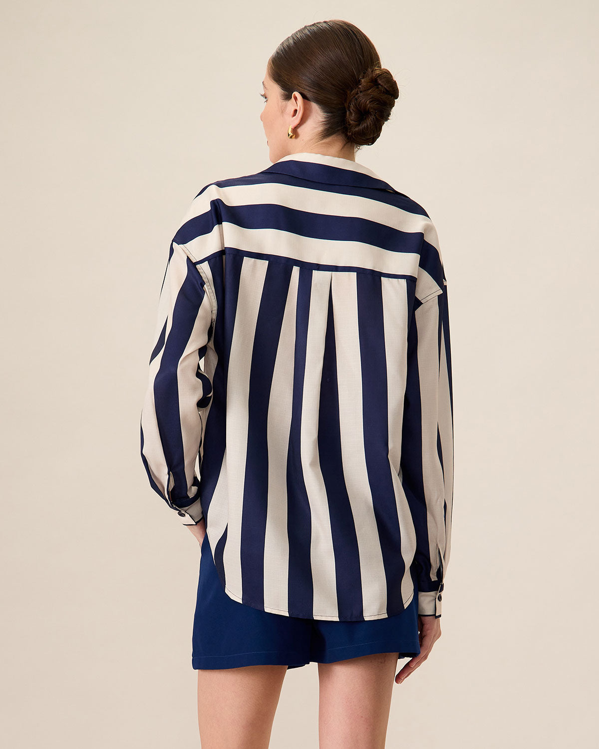 Women's Navy High-Waisted Pleated Shorts - Image 5